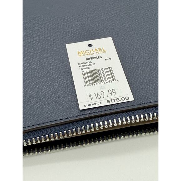 RETAIL $178 Michael MICHAEL KORS Extra Large Zip Clutch*Studded Hearts! BNWT - Picture 14 of 14